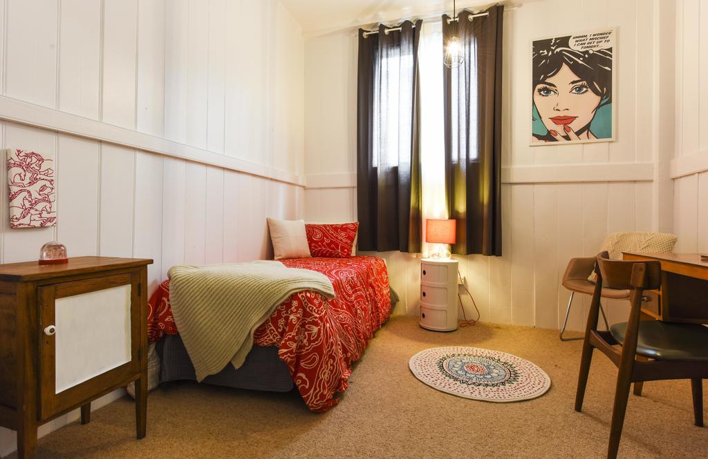 The Grey House Villa Grafton Room photo